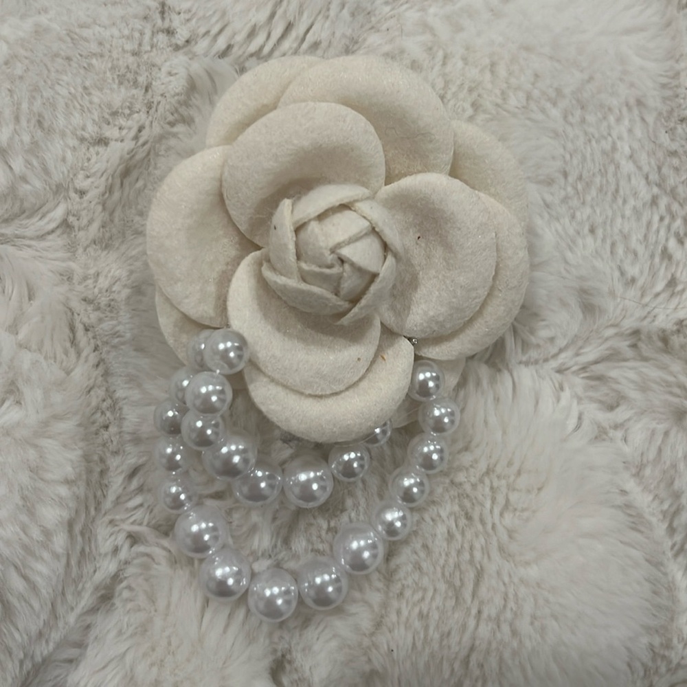 Camilla Brouch with pearls